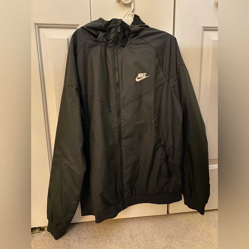 Nike Men’s Windrunner Black Size Medium Windbreaker Jacket